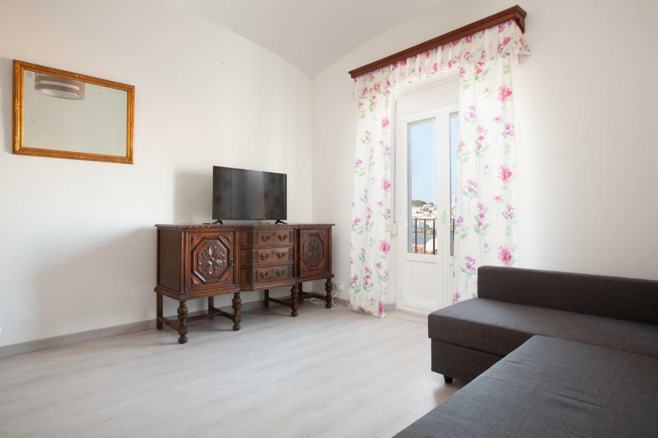 Akira Flats Llané * Cadaqués